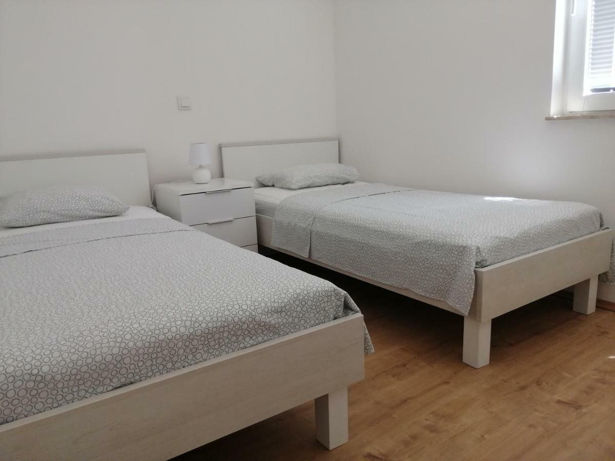 Kuca Za Odmor Postonjski Maslenica Eksteriør billede